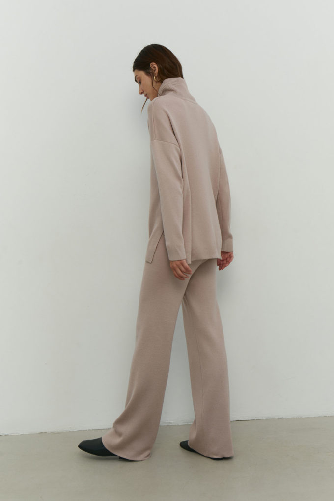 Knitted pants in light beige photo 2