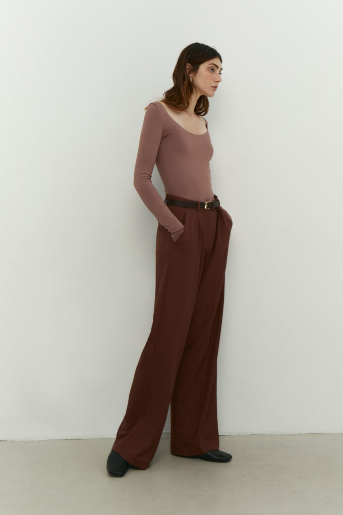 Palazzo pants with a low fit in chocolate color photo 2
