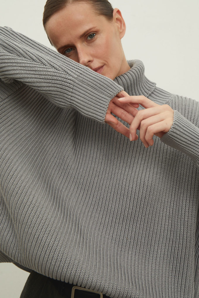 Трикотажний светр з об'ємнимими рукавами сірий - THE LACE