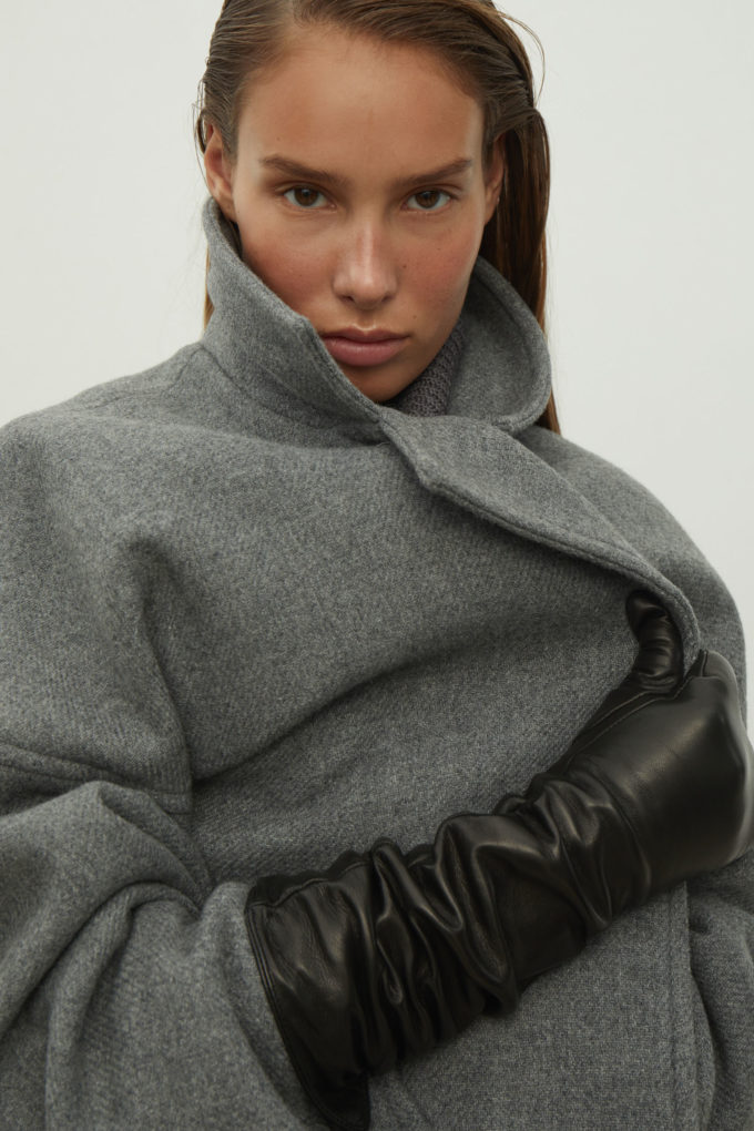 Woolen coat-robe in gray photo 4