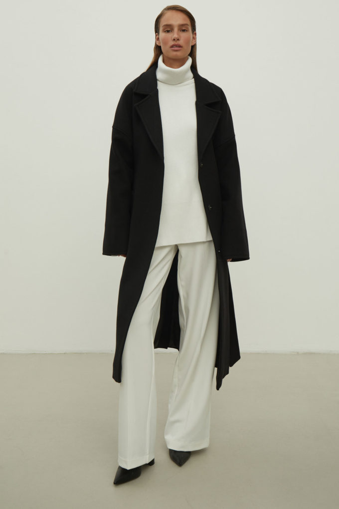 Woolen coat-robe in black photo 4