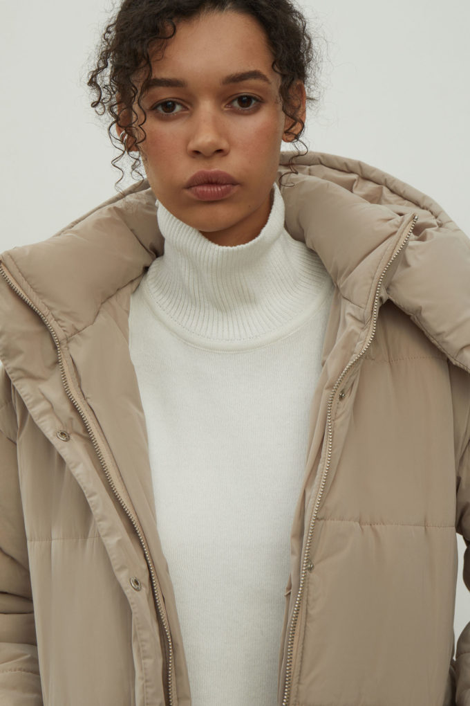 Jacket with a belt in beige color photo 4