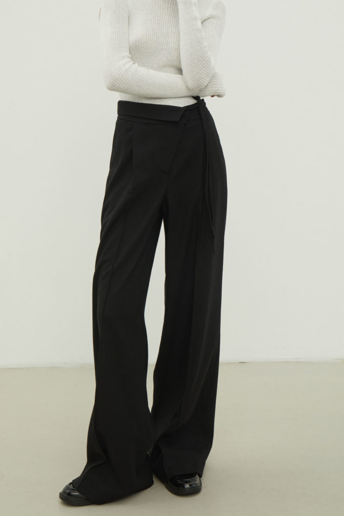 Woolen pants with a tie in black photo 2