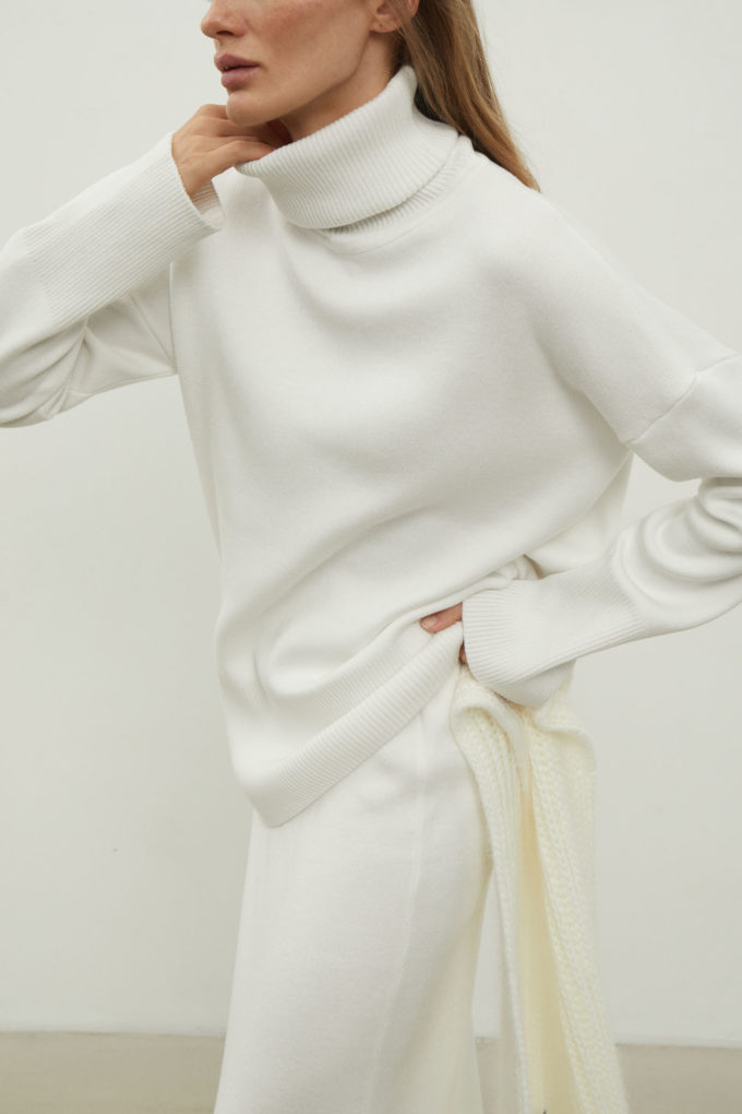 Milk knitted sweater with voluminous neck photo 3