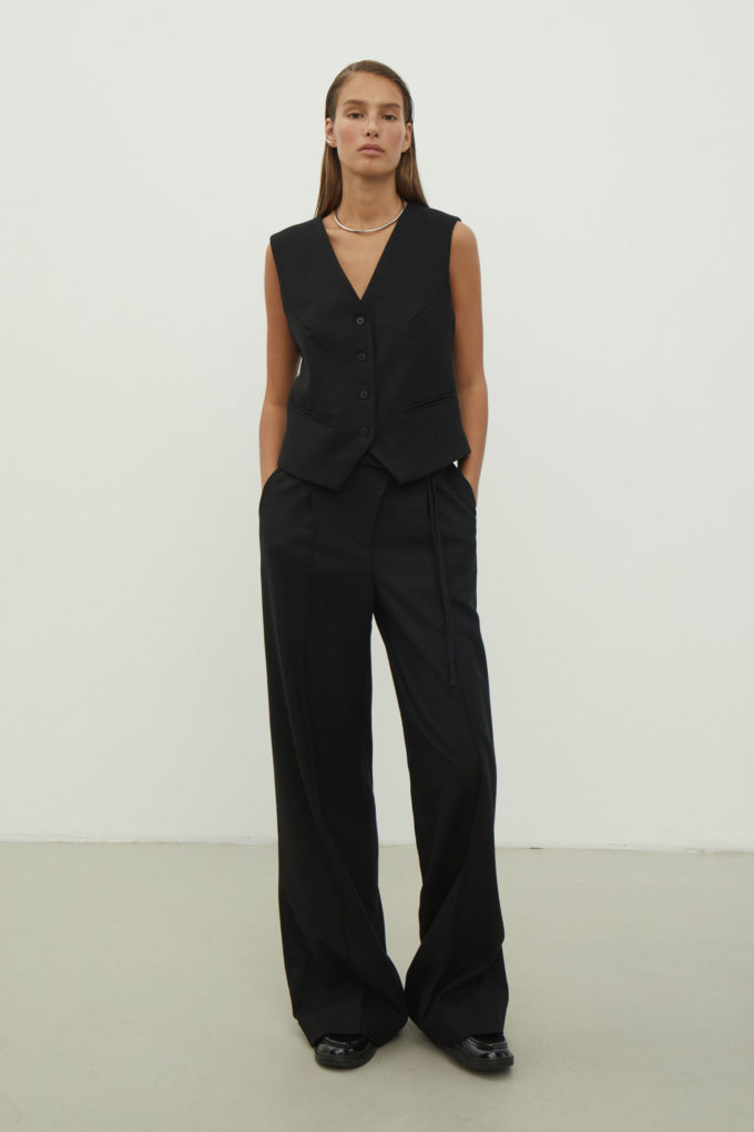 Woolen pants with a tie in black photo 4