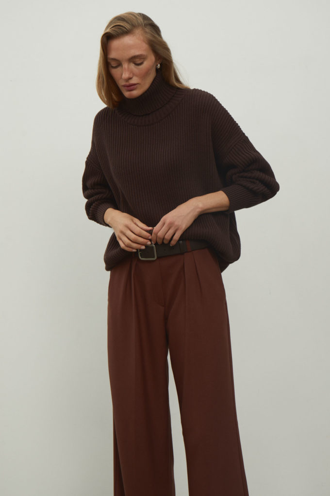 Chocolate knitted sweater with voluminous sleeves photo 4
