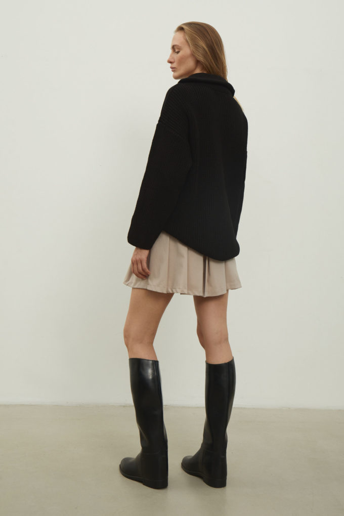 Oversized knitted sweater with a zipper in black photo 4