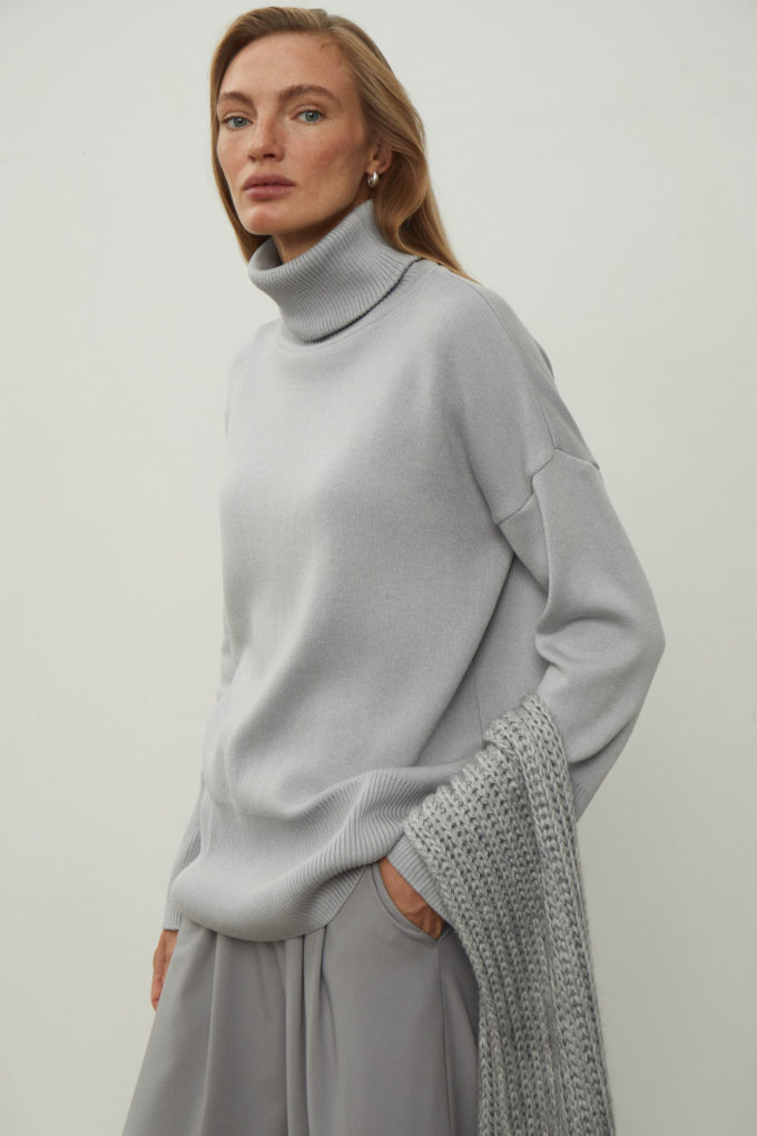 Трикотажний светр з об'ємною горловиною світло-сірий - THE LACE photo 253825