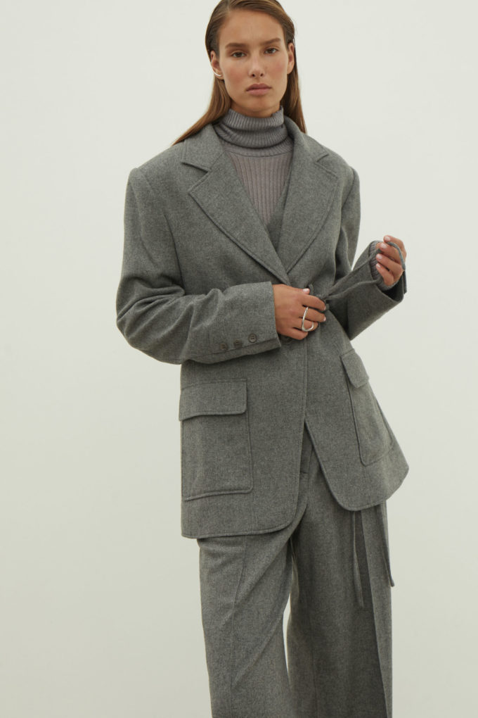 Single-breasted woolen jacket with a tie in gray photo 2