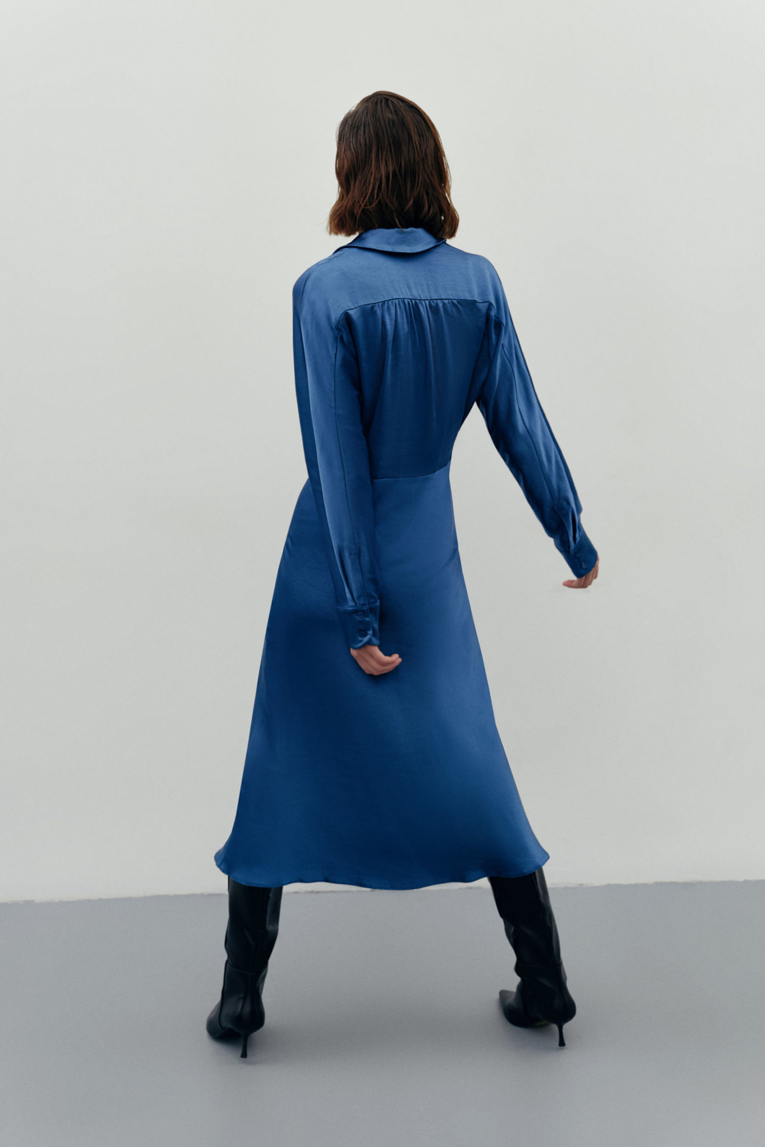 Сукня міді з V-вирізом синя - THE LACE фото 258962