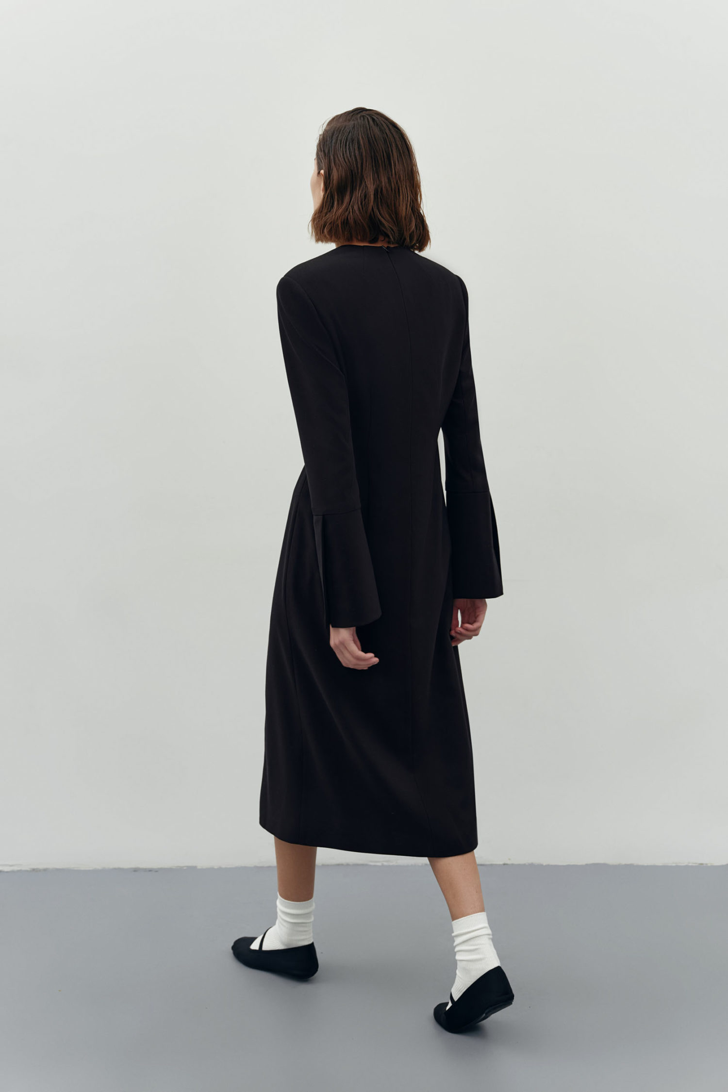 Сукня вовняна міді з широкими манжетами чорна - THE LACE photo 258980