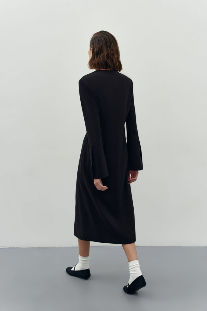 Woolen midi dress with wide cuffs in black photo 3