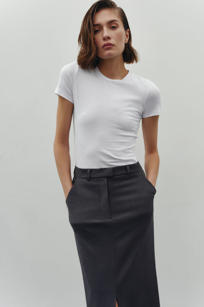 Midi woolen skirt with a front slit in graphite photo 3