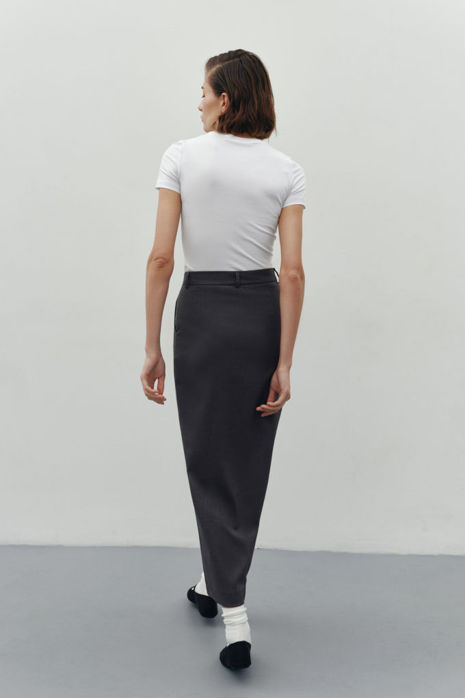Midi woolen skirt with a front slit in graphite photo 4