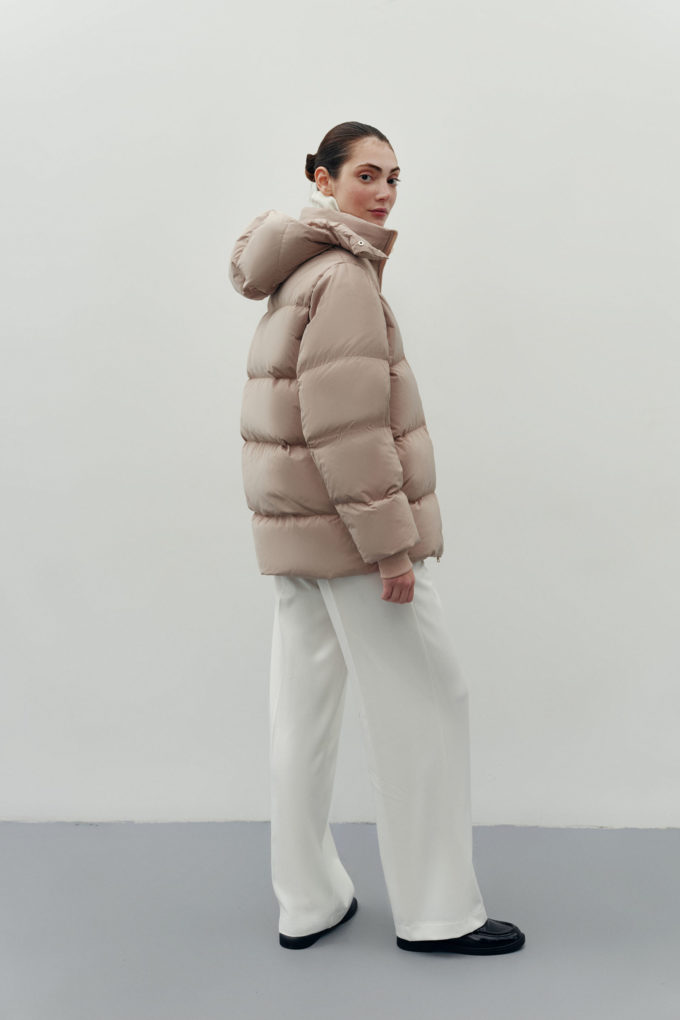 Free-cut jacket with natural down in beige photo 3
