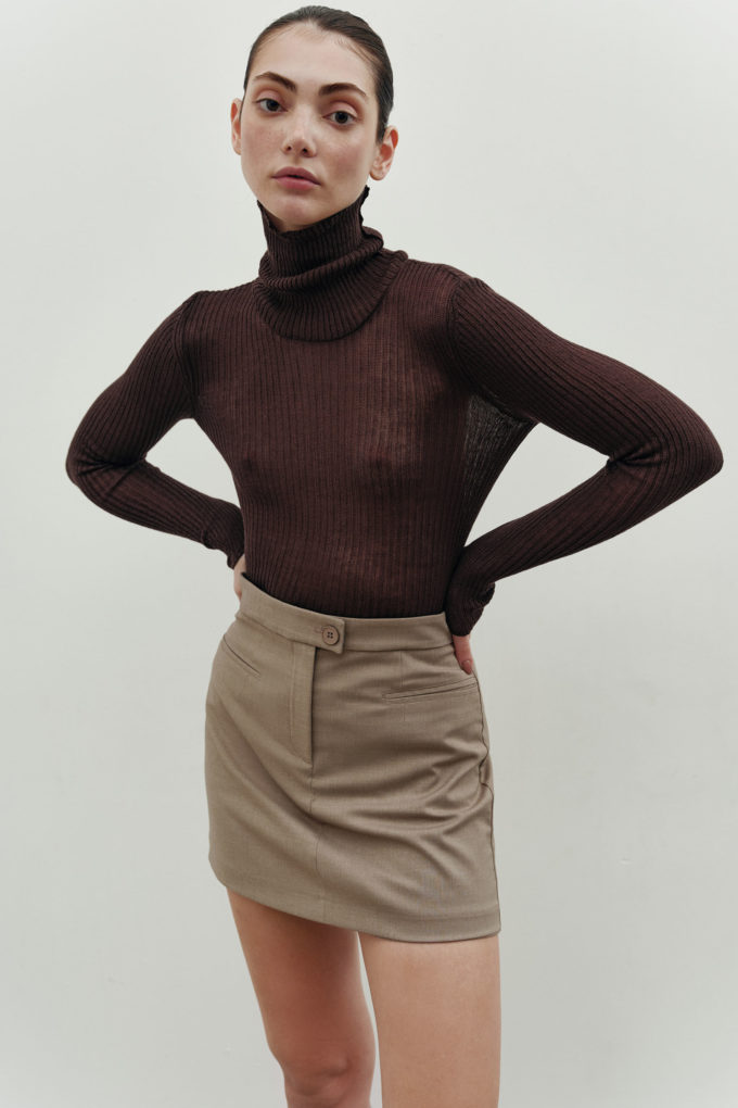 Thin ribbed turtleneck in chocolate photo 5