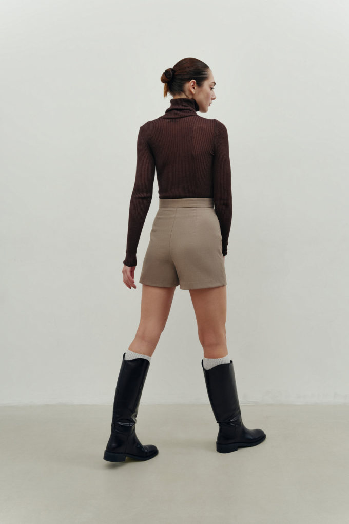 Thin ribbed turtleneck in chocolate photo 4