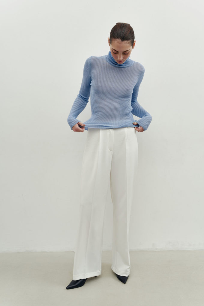 Thin ribbed turtleneck in blue photo 3