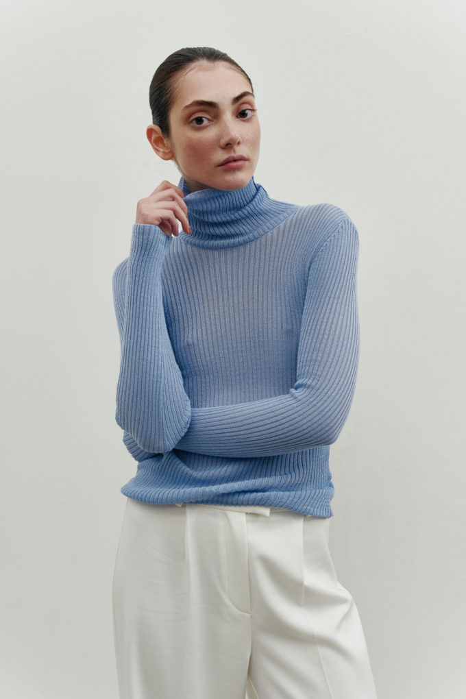 Thin ribbed turtleneck in blue photo 2
