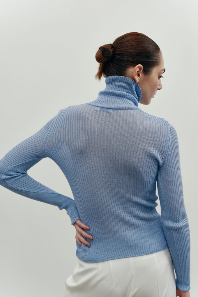 Thin ribbed turtleneck in blue photo 4