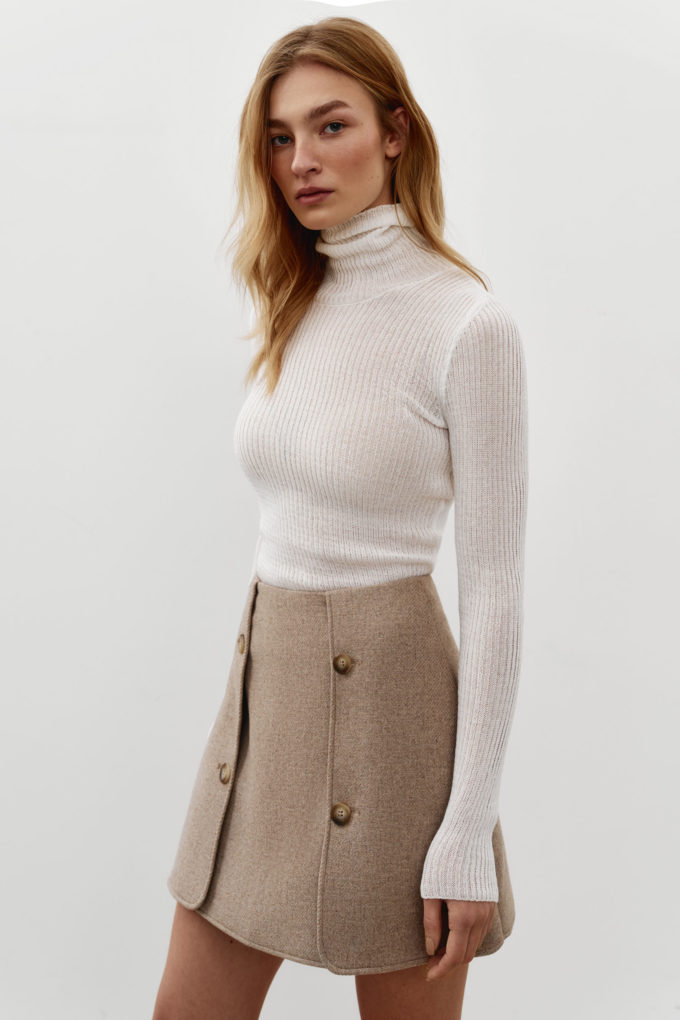 Light beige mini woolen skirt with buttons photo 3