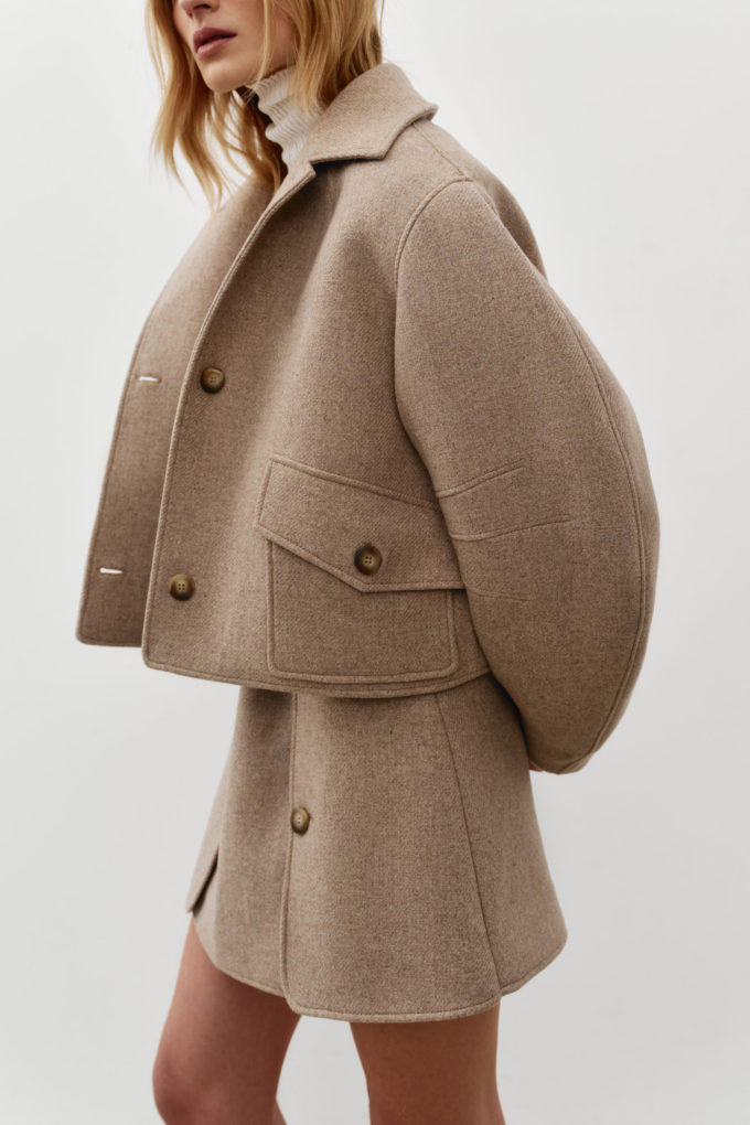 Short light beige woolen coat photo 2