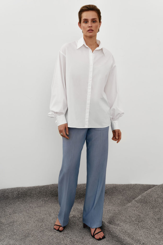 White oversized shirt with voluminous sleeves photo 3