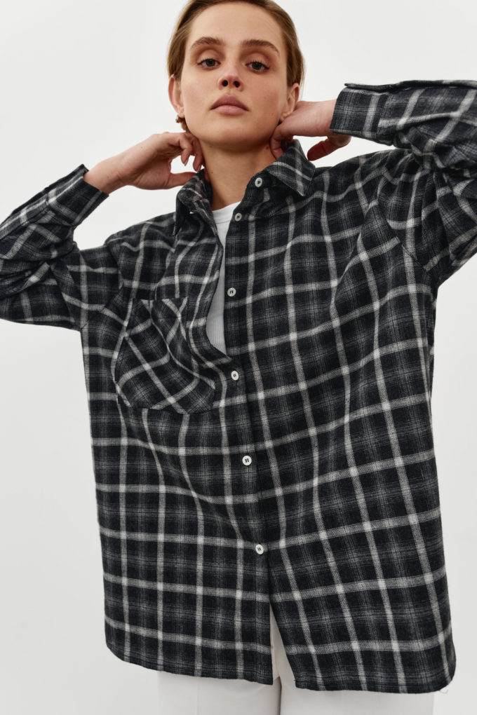 Shirt with patch pocket in white check black photo 2