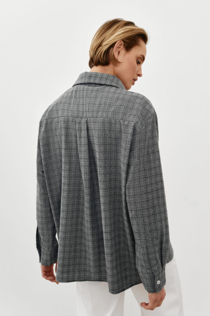 Shirt with patch pocket in a checkered gray photo 2