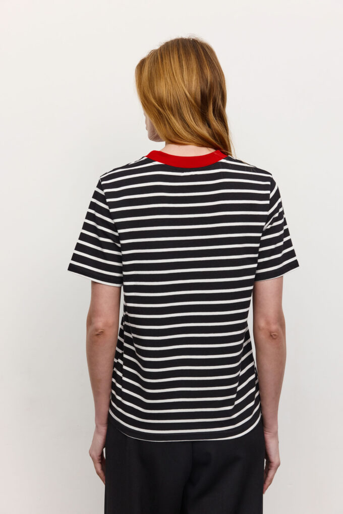 Relaxed fit T-shirt with stripes in black and a red neck photo 2