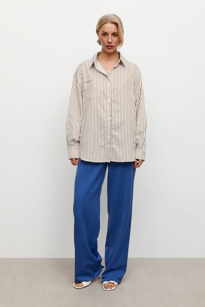 Oversized shirt with a thin chocolate stripe in white photo 2