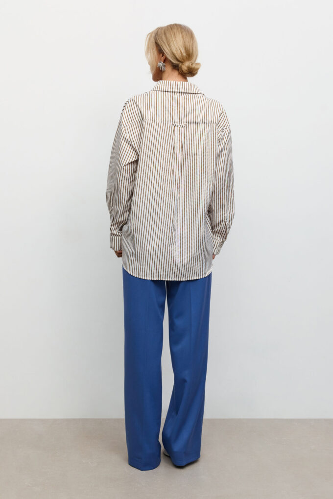 Oversized shirt with a thin chocolate stripe in white photo 3