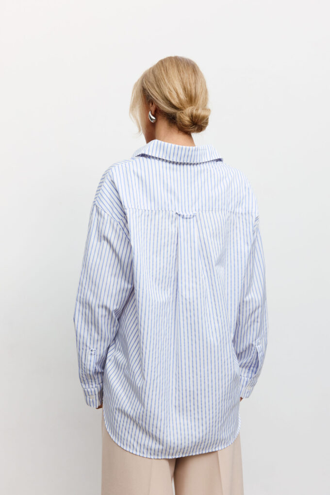 Oversized shirt with a thin blue stripe in white photo 3