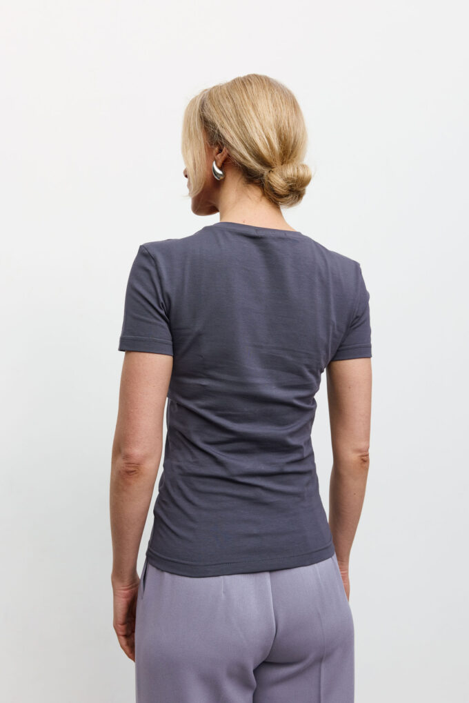 Slim fit T-shirt in graphite photo 2