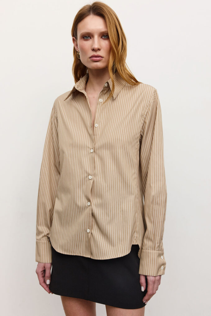 Fitted shirt with stripes in beige photo 2