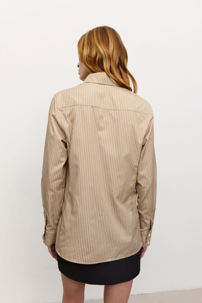 Fitted shirt with stripes in beige photo 3