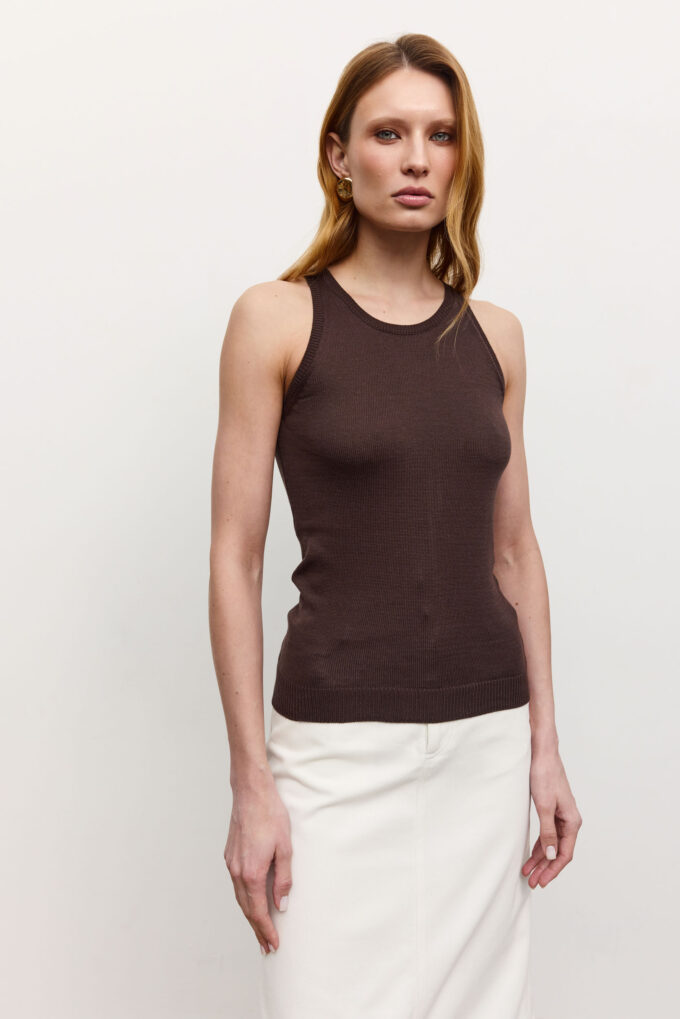 Knitted top in chocolate photo 2