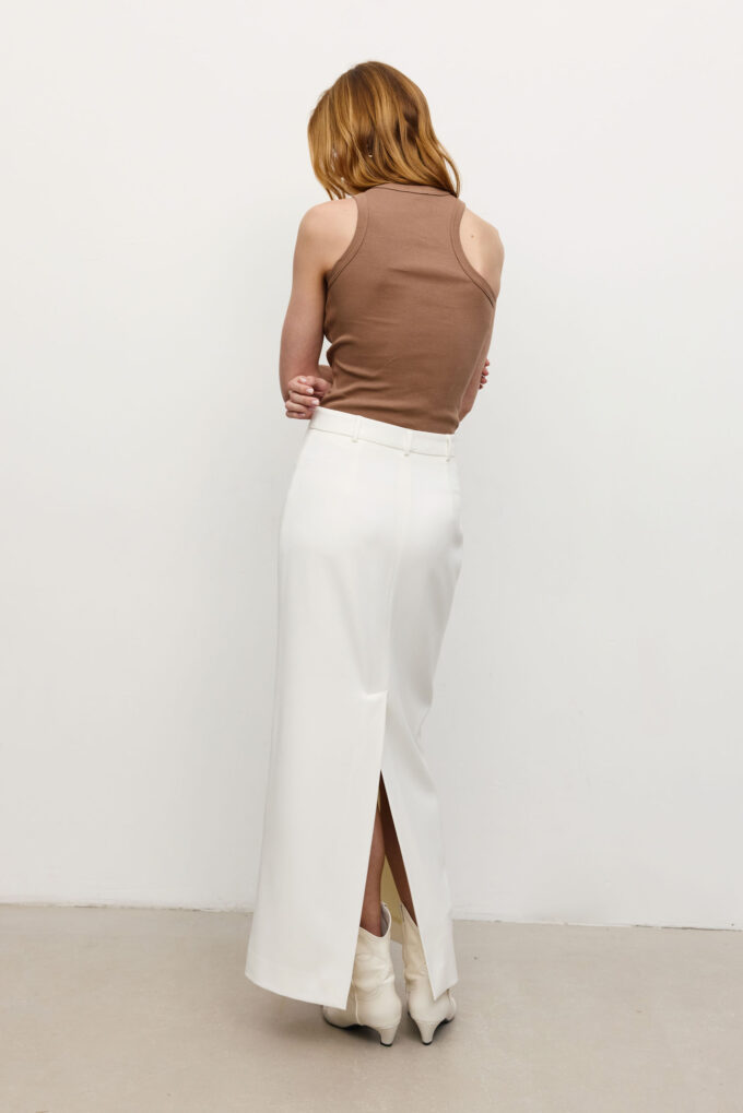 White maxi skirt with a decorative belt photo 4