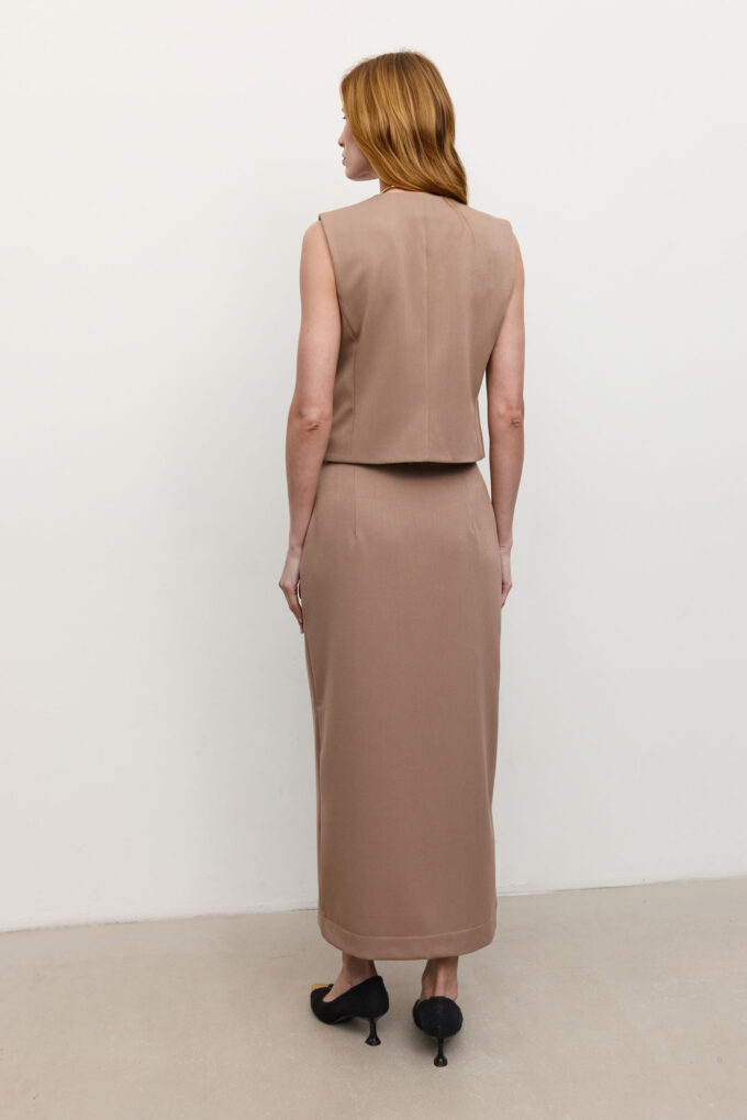 Midi skirt with front slit in cappuccino photo 3