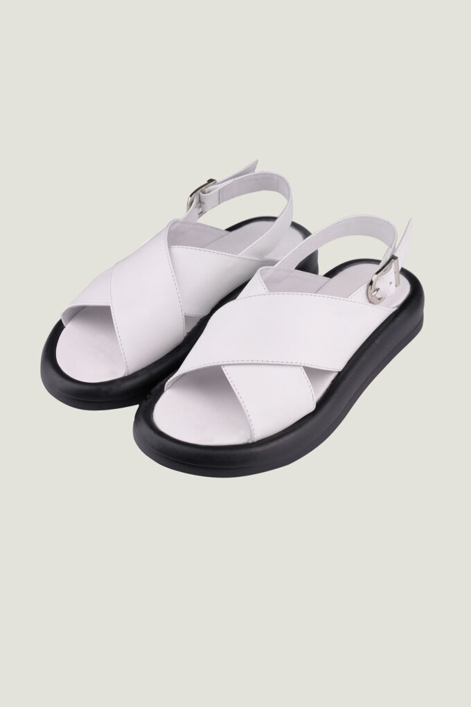 Leather sandals in white photo 4