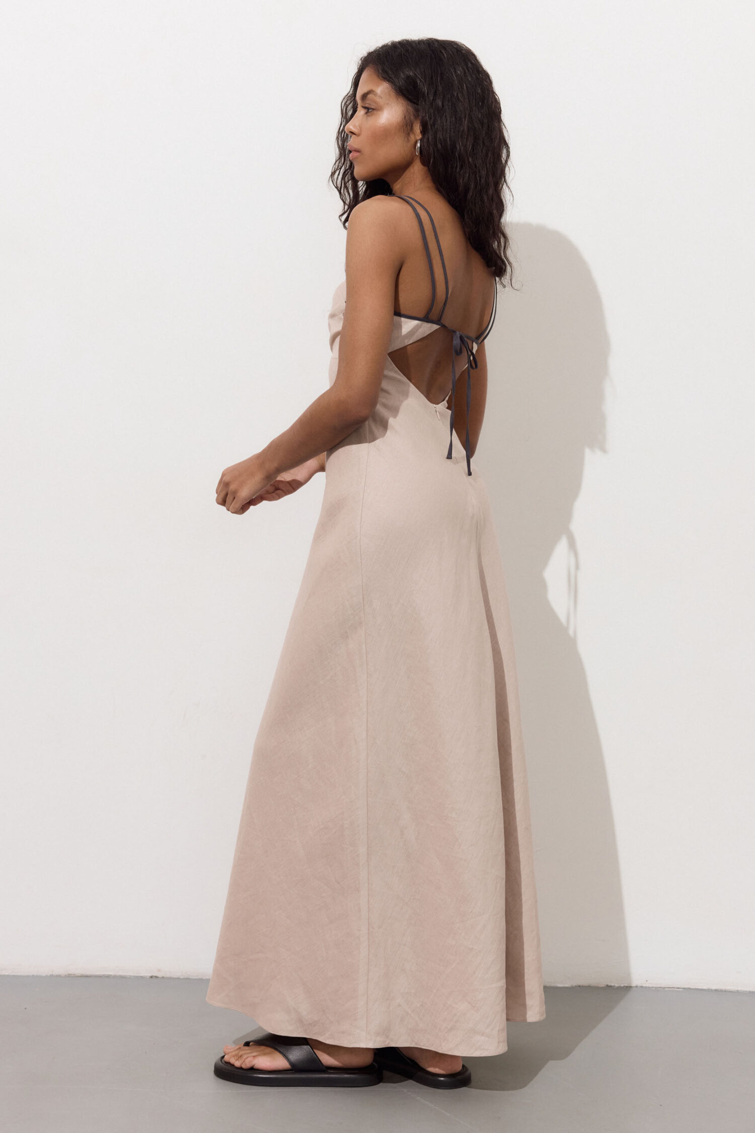 Сукня міді на зав'язках з льону з графітовим кантом світло-бежева - THE LACE photo 283224