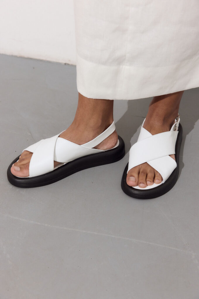 Leather sandals in white photo 3