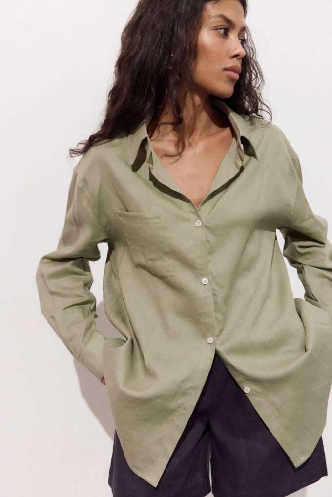 Oversized linen shirt with pocket in olive photo 2