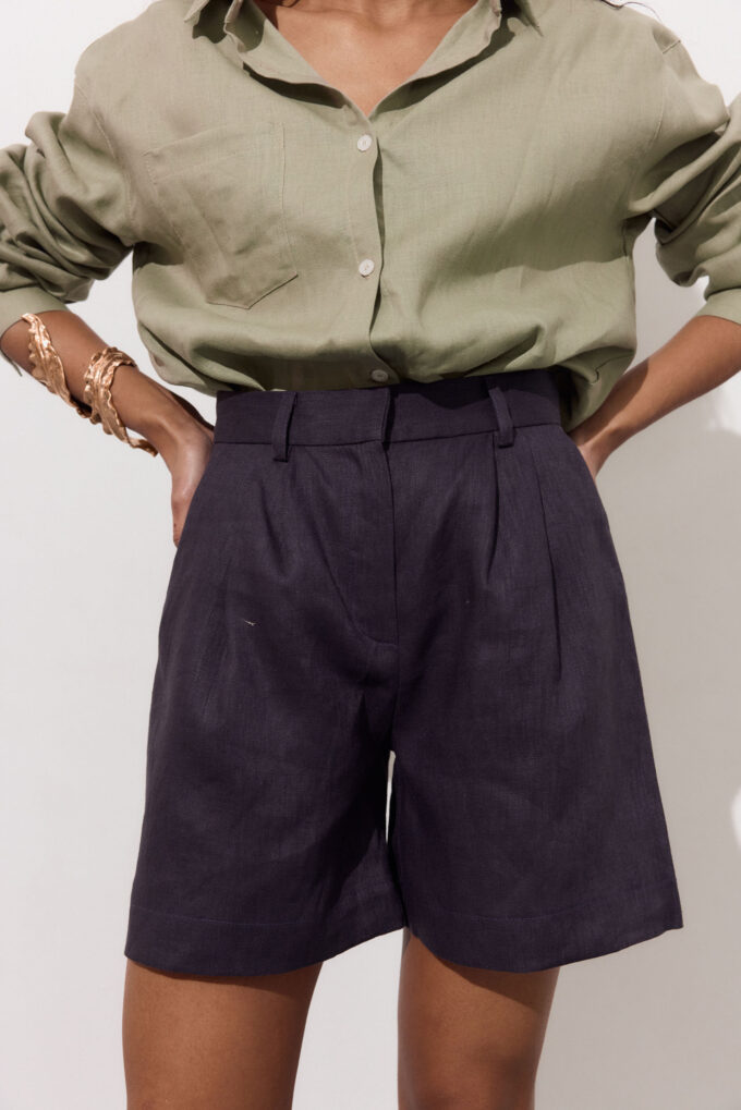 Classic linen shorts in graphite photo 2