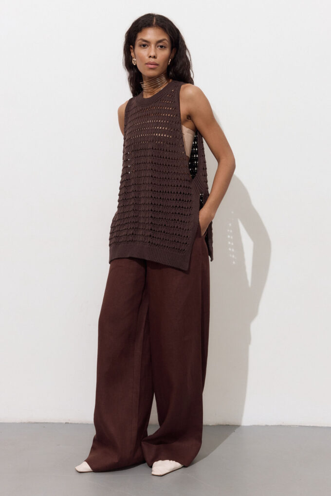 Knitted openwork top with slits in chocolate photo 4