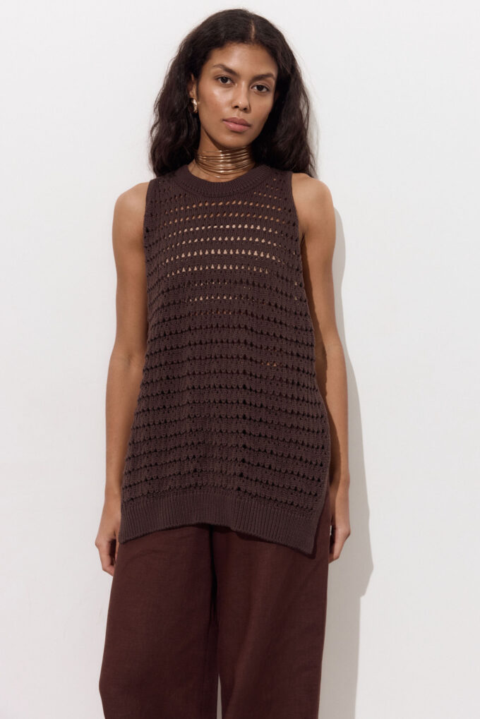 Knitted openwork top with slits in chocolate photo 2