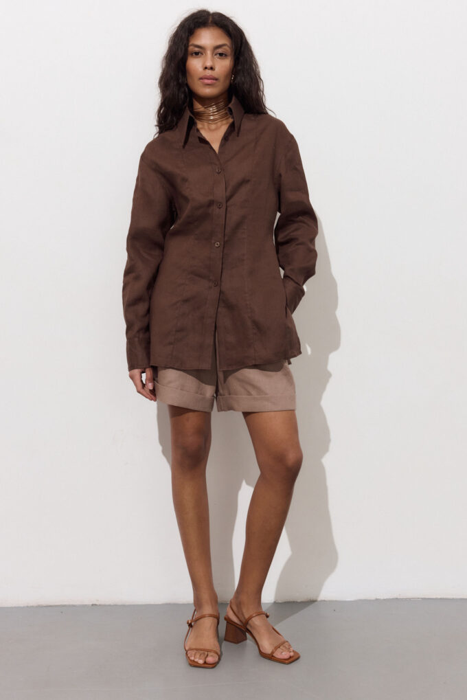 A fitted linen shirt in chocolate photo 2
