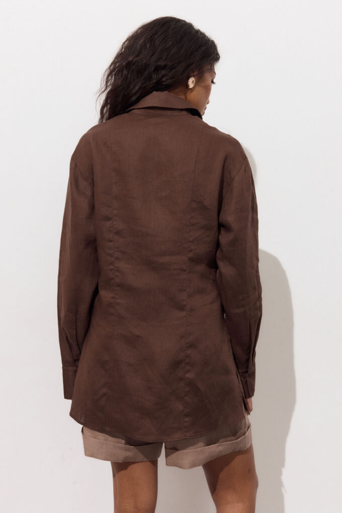 A fitted linen shirt in chocolate photo 3