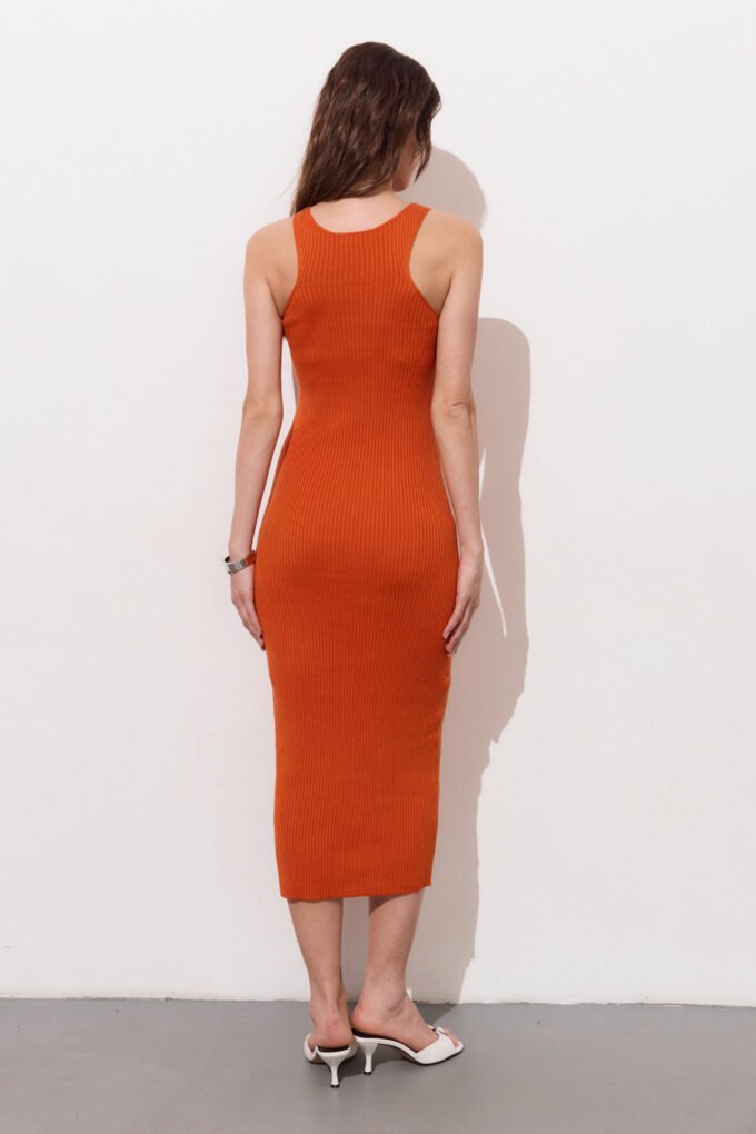 Knitted midi dress with twisted top in orange photo 3