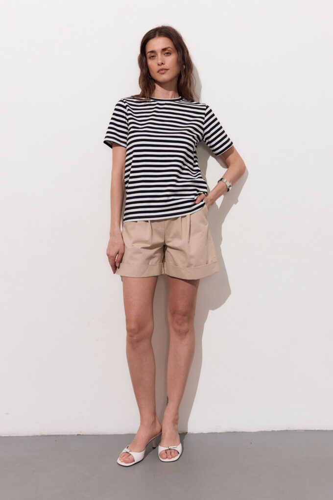 Relaxed fit T-shirt with stripes in black photo 2